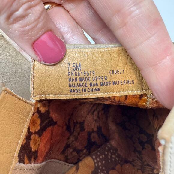 KORKS Kork-Ease Oliana Wedge Ankle Boots Booties 7.5 Bone Beige Faux Leather - Picture 8 of 8